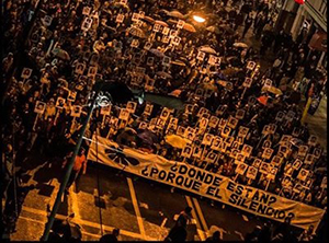 02UnacolumnahumandadedolorFotowwwPrensaenmarchaOrg
