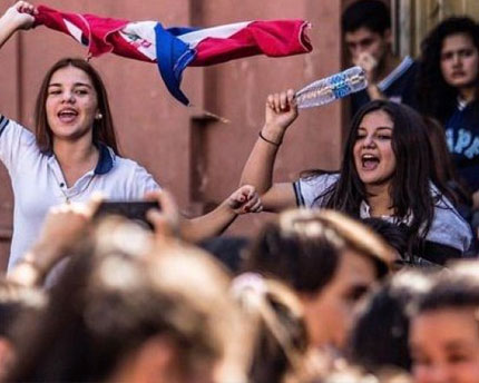 jovenes paraguayos