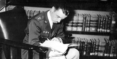 ElCoronelTrabalenFranciaFotoLaEsquinadeMontevideo