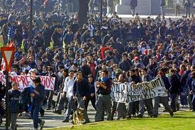 Estudiantes chilenos protestando Foto Santiago en orbita EstudianteschilenosprotestandoFotoSantiagoenorbita