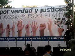 TodosigualesantelaLeyFotoEsquinaMontevideoBlog