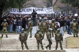 ViolenciaestudiantilenChileFotoWUnit