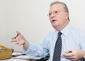 DrCarloslvarezCozzifotoElPaisFoto1