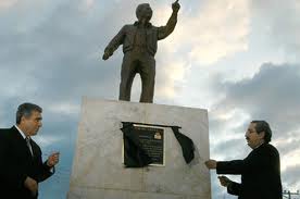 EstatuadeColosioFotoVoltairenet