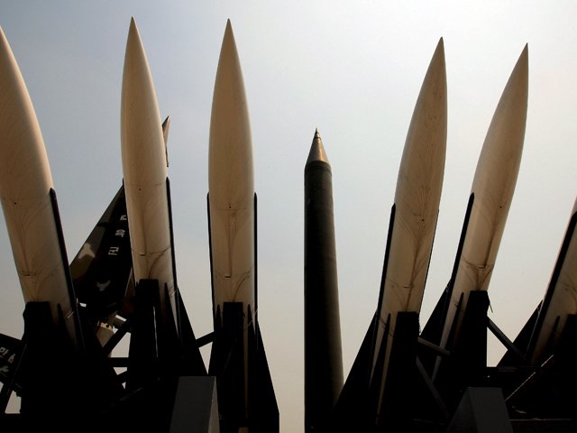 Foto_1_Norcorea_atenta