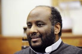 SacerdoteeritreoMosZeraisalvacinderefugiadosfoto